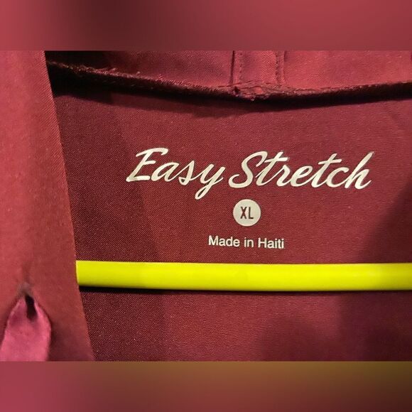 Easy Stretch short sleeved, hooded nursing uniform top, size XL. (S93) - Picture 3 of 5